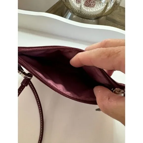 Gorgeous vintage leather Coach wristlet wine colored leather - Picture 2 of 5